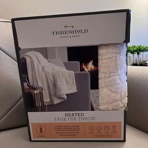 Threshold heated fur blanket brand new!
